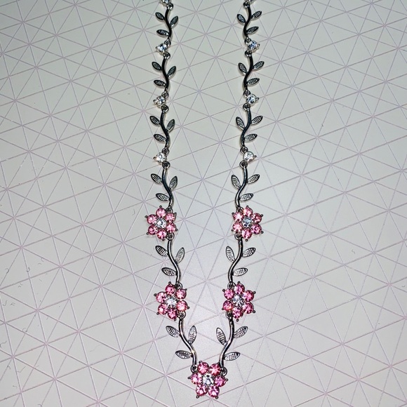 🌸 Necklace With Pink Crystal Flowers 🌸 - Picture 3 of 3
